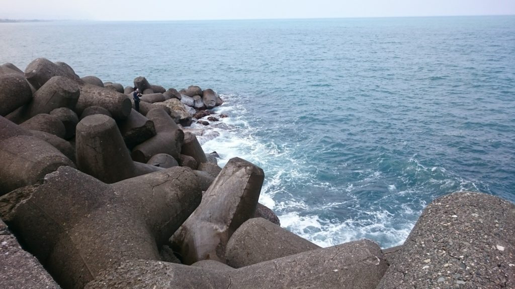 浦本漁港 西防波堤の外側のテトラ帯