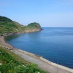 上輪海岸の高台から聖ヶ鼻の先端を望む