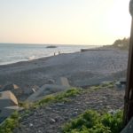 市振漁港裏の砂浜